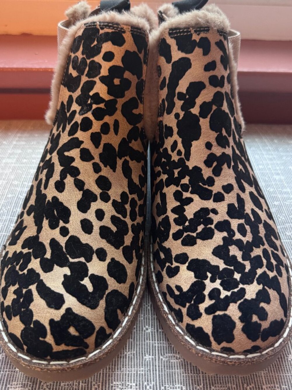 Blowfish Malibu Chelsea Boots 'Chillin' in Beige Cheetah Print Women's - 10